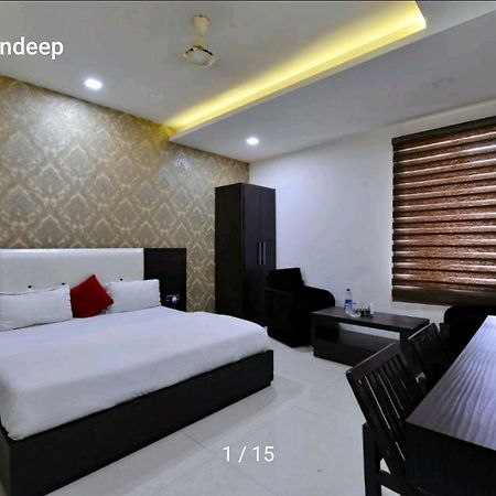 Hotel Karandeep Hisār Esterno foto